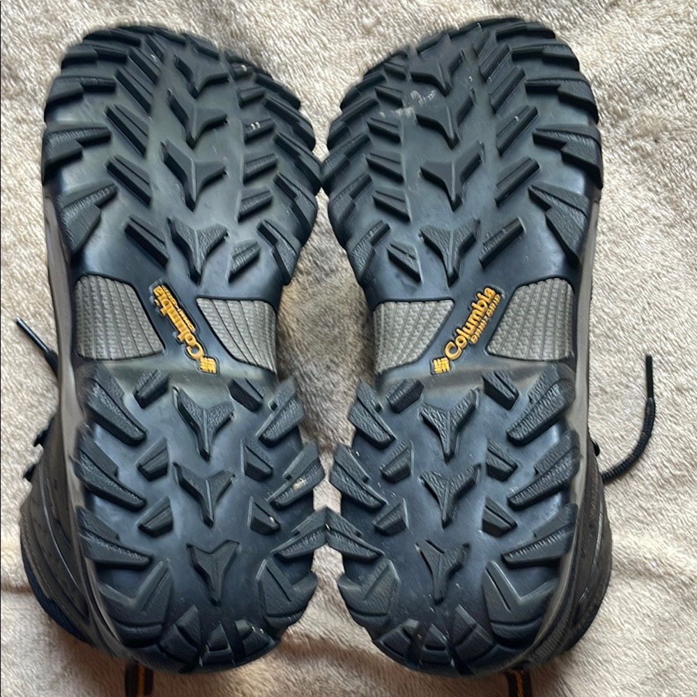 Columbia 8 Brown and Black Outdoor Boots with Ankle Support - Picture 7 of 11